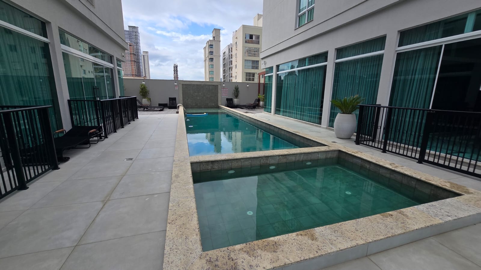 Piscina adulto e infantil